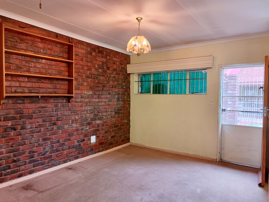 2 Bedroom Property for Sale in Roosheuwel North West